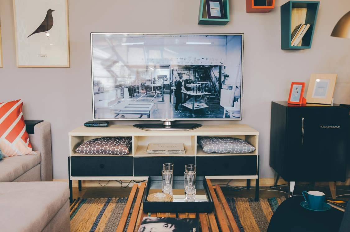 5 dicas profissionais para ter uma sala moderna e cheia de tecnologia