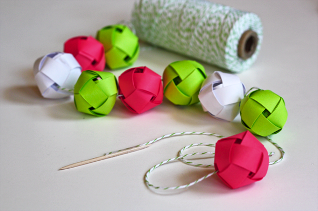 DIY-paper-ball-garland-1