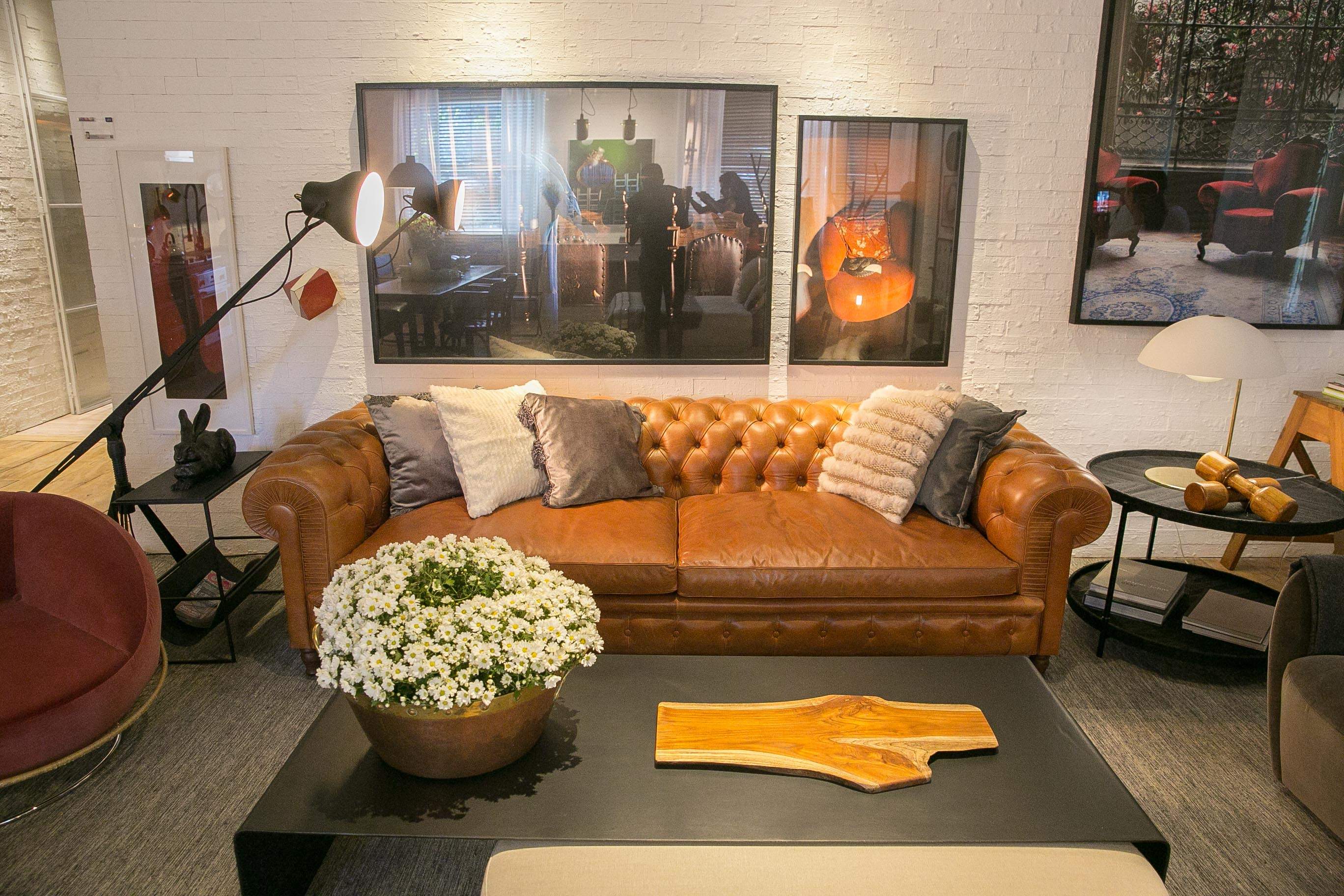 sala de estar na casa cor 2016 com sofa chesterfield