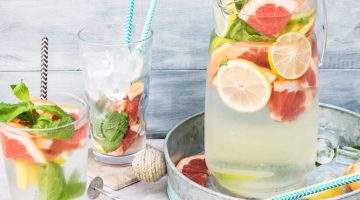 Água aromatizada – bonita de ver, gostosa de beber. Foto: Monika Grabkowska.